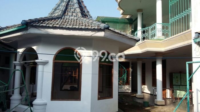 Rumah Mewah LB 450m2 Siap Huni Desain Elegan di Ketintang, Surabaya Rumah Mewah LB 450m2 Siap Huni Desain Elegan di Ketintang, Surabaya