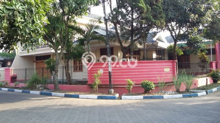 Rumah Mewah LB 450m2 Siap Huni Desain Elegan di Ketintang, Surabaya Rumah Mewah LB 450m2 Siap Huni Desain Elegan di Ketintang, Surabaya
