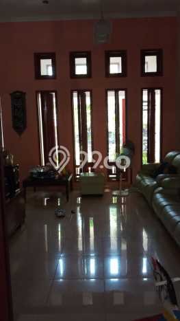 Rumah Mewah LB 450m2 Siap Huni Desain Elegan di Ketintang, Surabaya Rumah Mewah LB 450m2 Siap Huni Desain Elegan di Ketintang, Surabaya