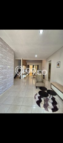 Rumah di Mulyorejo, 2 KM, Lingkungan Elite, LT 180m² Bangunan 200m² Rumah di Mulyorejo, 2 KM, Lingkungan Elite, LT 180m² Bangunan 200m²