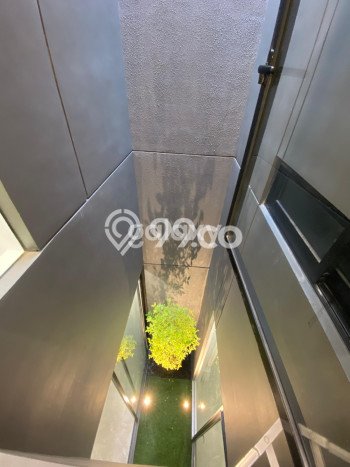 Rumah Strategis Tenggilis Mejoyo, Surabaya, Luas 105m² Bangunan 180m² Rumah Strategis Tenggilis Mejoyo, Surabaya, Luas 105m² Bangunan 180m²