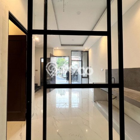 Dijual Rumah Premium dengan Fasilitas Sekitar Komplit di Sawahan, Surabaya Dijual Rumah Premium dengan Fasilitas Sekitar Komplit di Sawahan, Surabaya