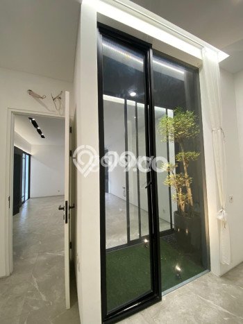 Rumah Strategis Tenggilis Mejoyo, Surabaya, Luas 105m² Bangunan 180m² Rumah Strategis Tenggilis Mejoyo, Surabaya, Luas 105m² Bangunan 180m²