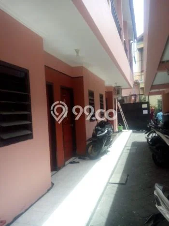 Peluang Investasi! Rumah Kost Dijual di Sukolilo, Surabaya, 28 KT, 28 KM, Luas 300m2 Peluang Investasi! Rumah Kost Dijual di Sukolilo, Surabaya, 28 KT, 28 KM, Luas 300m2