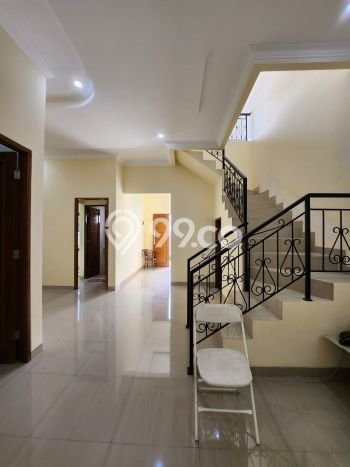 Rumah Elit LB 250m2 Siap Pakai Desain Elegan di Rawamangun, Jakarta Timur Rumah Elit LB 250m2 Siap Pakai Desain Elegan di Rawamangun, Jakarta Timur
