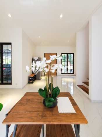 Rumah Luxury Modern Tanpa Renovasi di Bintaro Jakarta Selatan Rumah Luxury Modern Tanpa Renovasi di Bintaro Jakarta Selatan
