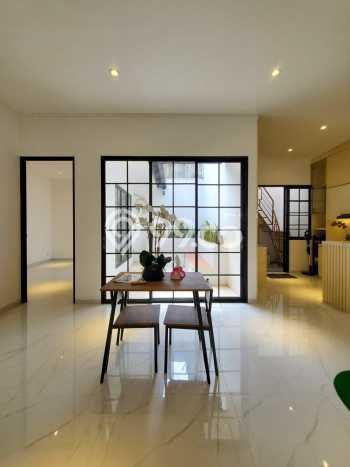 Rumah Luxury Modern Tanpa Renovasi di Bintaro Jakarta Selatan Rumah Luxury Modern Tanpa Renovasi di Bintaro Jakarta Selatan