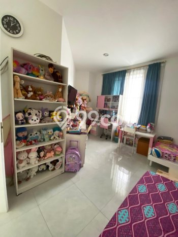 Hunian Elit LB 400m2 Siap Huni Desain Elegan di Bintaro, Tangerang Selatan Hunian Elit LB 400m2 Siap Huni Desain Elegan di Bintaro, Tangerang Selatan
