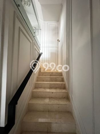 Rumah Nyaman di Kembangan, Jakarta Barat, Luas 121m² Bangunan 304m² Rumah Nyaman di Kembangan, Jakarta Barat, Luas 121m² Bangunan 304m²