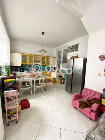 Hunian Elit LB 400m2 Siap Huni Desain Elegan di Bintaro, Tangerang Selatan Hunian Elit LB 400m2 Siap Huni Desain Elegan di Bintaro, Tangerang Selatan