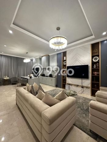 Rumah Nyaman di Kembangan, Jakarta Barat, Luas 121m² Bangunan 304m² Rumah Nyaman di Kembangan, Jakarta Barat, Luas 121m² Bangunan 304m²