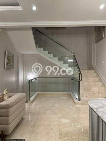 Rumah Nyaman di Kembangan, Jakarta Barat, Luas 121m² Bangunan 304m² Rumah Nyaman di Kembangan, Jakarta Barat, Luas 121m² Bangunan 304m²
