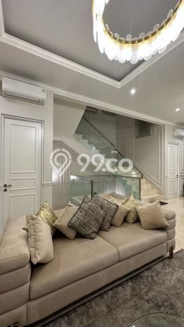 Rumah Nyaman di Kembangan, Jakarta Barat, Luas 121m² Bangunan 304m² Rumah Nyaman di Kembangan, Jakarta Barat, Luas 121m² Bangunan 304m²