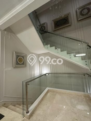 Rumah Nyaman di Kembangan, Jakarta Barat, Luas 121m² Bangunan 304m² Rumah Nyaman di Kembangan, Jakarta Barat, Luas 121m² Bangunan 304m²