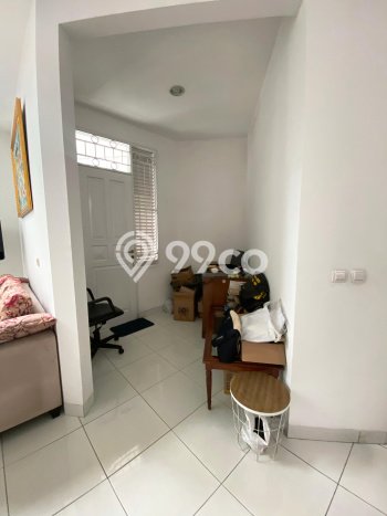 Hunian Elit LB 400m2 Siap Huni Desain Elegan di Bintaro, Tangerang Selatan Hunian Elit LB 400m2 Siap Huni Desain Elegan di Bintaro, Tangerang Selatan