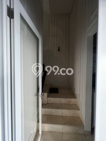 Rumah Nyaman di Kembangan, Jakarta Barat, Luas 121m² Bangunan 304m² Rumah Nyaman di Kembangan, Jakarta Barat, Luas 121m² Bangunan 304m²