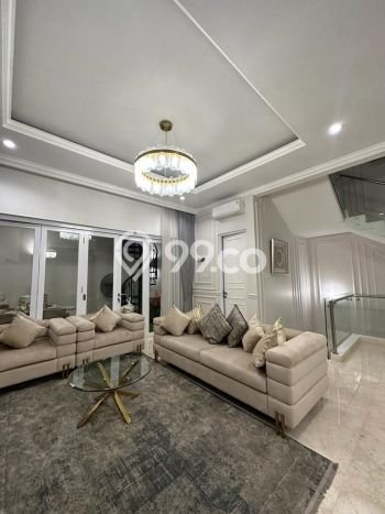 Rumah Nyaman di Kembangan, Jakarta Barat, Luas 121m² Bangunan 304m² Rumah Nyaman di Kembangan, Jakarta Barat, Luas 121m² Bangunan 304m²