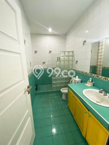 Hunian Elit LB 400m2 Siap Huni Desain Elegan di Bintaro, Tangerang Selatan Hunian Elit LB 400m2 Siap Huni Desain Elegan di Bintaro, Tangerang Selatan