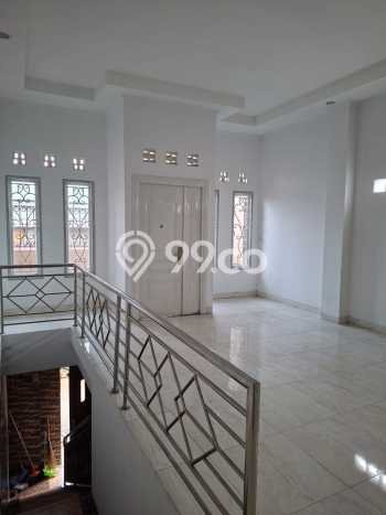 Rumah Strategis Modern Lb 170m2 di Pancoran Mas, Depok Rumah Strategis Modern Lb 170m2 di Pancoran Mas, Depok