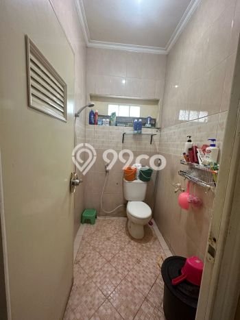 For Sale Rumah 5 Kamar Lokasi Strategis Nyaman dan Strategis di Cinere For Sale Rumah 5 Kamar Lokasi Strategis Nyaman dan Strategis di Cinere