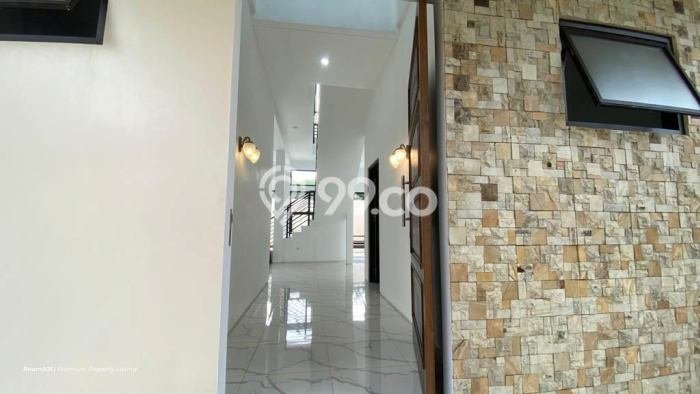 SPECIAL OFFER! Rumah Nyaman area , Luas 300m2m² LB 220m2m² SPECIAL OFFER! Rumah Nyaman area , Luas 300m2m² LB 220m2m²