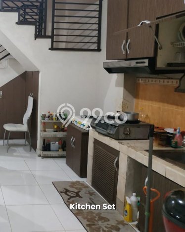 Dijual Hunian Rumah Terawat 4 KT di Cirendeu, Jakarta Selatan Dijual Hunian Rumah Terawat 4 KT di Cirendeu, Jakarta Selatan