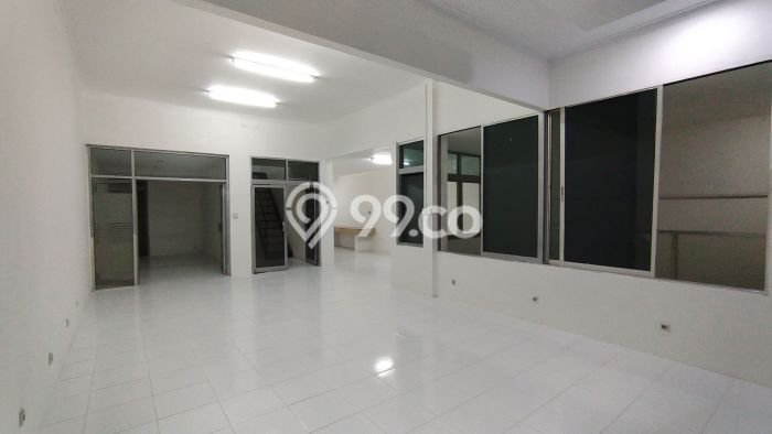 Ruko untuk disewa di Kebayoran Baru punya LT 180m2 & LB 372m2 harga sewa kompetitif Ruko untuk disewa di Kebayoran Baru punya LT 180m2 & LB 372m2 harga sewa kompetitif