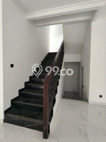 Hunian Mewah LB 300m2 Siap Huni Desain Elegan di BSD The Icon, Tangerang Hunian Mewah LB 300m2 Siap Huni Desain Elegan di BSD The Icon, Tangerang