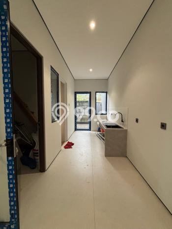 Rumah Luxury Modern Siap Huni di BSD Foresta Tangerang Rumah Luxury Modern Siap Huni di BSD Foresta Tangerang