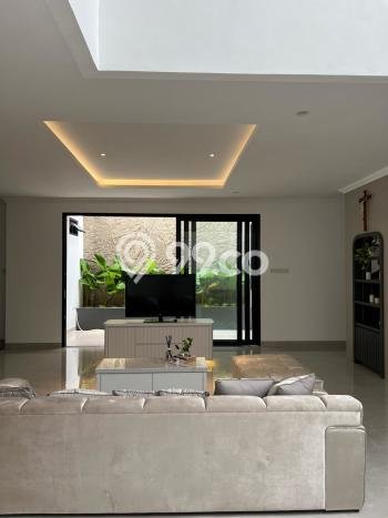 Rumah Mewah LB 330m2 Siap Huni Desain Elegan di Alam Sutera, Tangerang Rumah Mewah LB 330m2 Siap Huni Desain Elegan di Alam Sutera, Tangerang