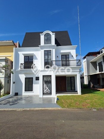 Rumah Elit Modern Tanpa Renovasi di BSD The Icon Tangerang Rumah Elit Modern Tanpa Renovasi di BSD The Icon Tangerang