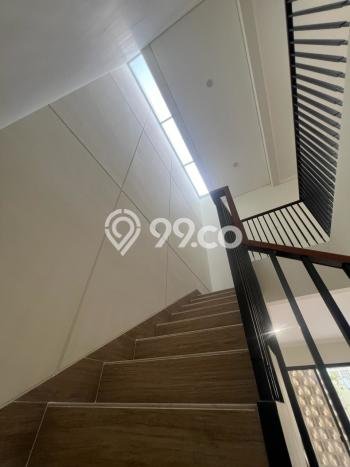 Ready to Use! Luxury House LT 121m2 Desain Elegan di Gading Serpong Ready to Use! Luxury House LT 121m2 Desain Elegan di Gading Serpong