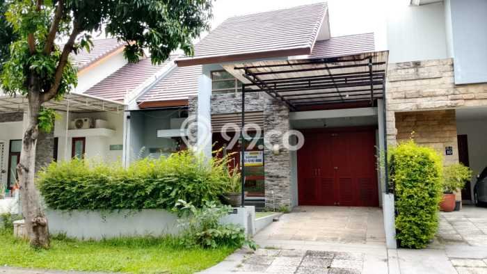 Rumah sewa siap pakai 3 KT di Citraland, Surabaya Rumah sewa siap pakai 3 KT di Citraland, Surabaya