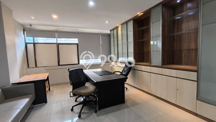 Unit Ruko Dijual di Jakarta Pusat LT 72m2 & LB 320m2 Unit Ruko Dijual di Jakarta Pusat LT 72m2 & LB 320m2