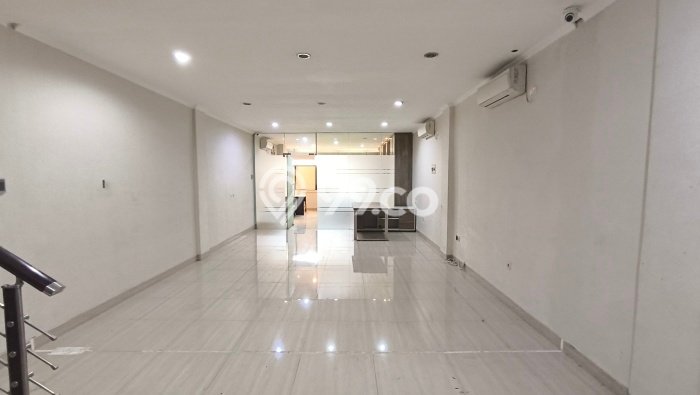 Unit Ruko Dijual di Jakarta Pusat LT 72m2 & LB 320m2 Unit Ruko Dijual di Jakarta Pusat LT 72m2 & LB 320m2