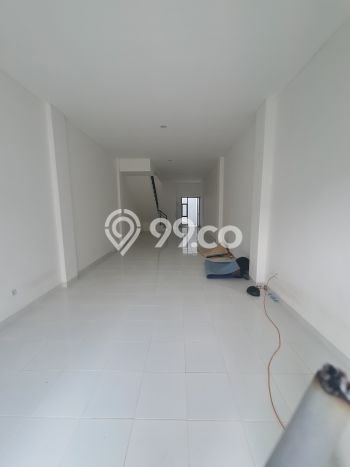 Ruko Strategis di Cengkareng, Luas 241m2m², Kawasan Berkembang Ruko Strategis di Cengkareng, Luas 241m2m², Kawasan Berkembang