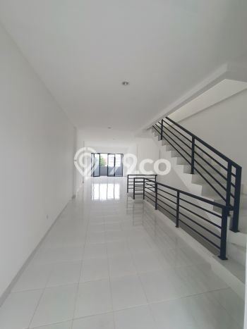 Ruko Strategis di Cengkareng, Luas 241m2m², Kawasan Berkembang Ruko Strategis di Cengkareng, Luas 241m2m², Kawasan Berkembang