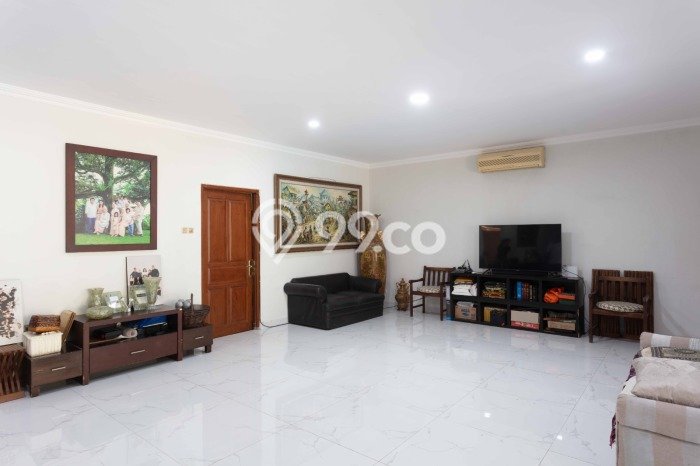 Siap Huni Rumah Mewah 5 Kamar di Kebayoran Baru Dekat ke Mana Pun Siap Huni Rumah Mewah 5 Kamar di Kebayoran Baru Dekat ke Mana Pun