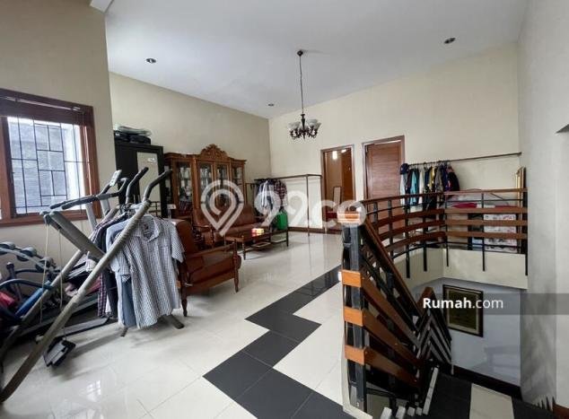 Siap Huni Hunian Elit 4 Kamar di Tebet Dekat ke Mana Pun Siap Huni Hunian Elit 4 Kamar di Tebet Dekat ke Mana Pun
