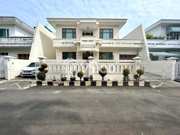 Hunian Elit LB 400m2 Siap Huni Desain Elegan di Sunter, Jakarta Utara Hunian Elit LB 400m2 Siap Huni Desain Elegan di Sunter, Jakarta Utara