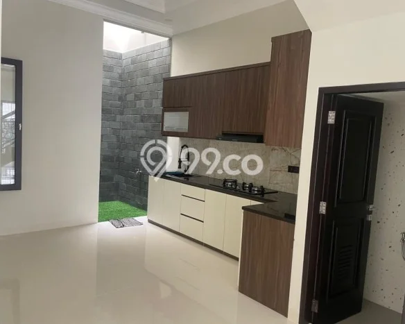 Dijual Rumah Mewah Elegan Dengan View Eksklusif di Pondok Bambu, Jakarta Timur Dijual Rumah Mewah Elegan Dengan View Eksklusif di Pondok Bambu, Jakarta Timur