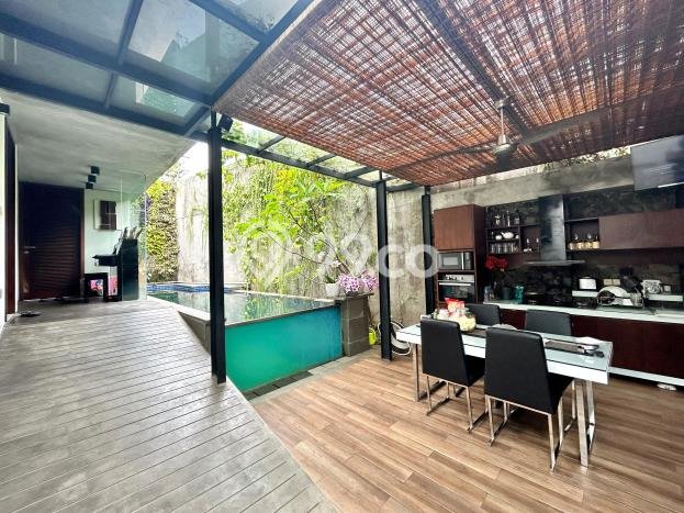 Rumah Mewah Dijual LT 240m2 di Kebayoran Baru, Jakarta Selatan Rumah Mewah Dijual LT 240m2 di Kebayoran Baru, Jakarta Selatan