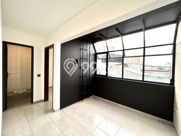 For Sale! Premium House LT 136m2 Desain Elegan di Otista For Sale! Premium House LT 136m2 Desain Elegan di Otista