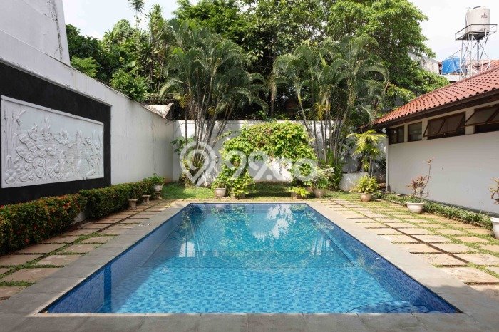 Siap Huni Rumah Mewah 5 Kamar di Kebayoran Baru Dekat ke Mana Pun Siap Huni Rumah Mewah 5 Kamar di Kebayoran Baru Dekat ke Mana Pun