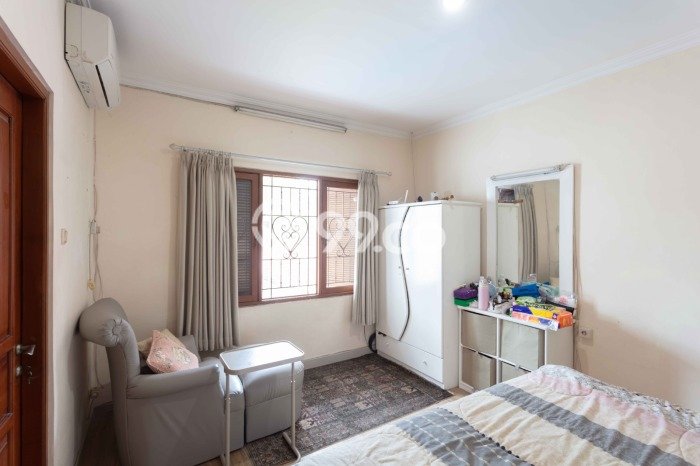 Siap Huni Rumah Mewah 5 Kamar di Kebayoran Baru Dekat ke Mana Pun Siap Huni Rumah Mewah 5 Kamar di Kebayoran Baru Dekat ke Mana Pun