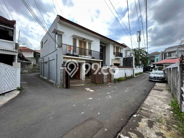 Dijual Rumah Premium dengan Fasilitas Sekitar Komplit di Tebet, Jakarta Selatan Dijual Rumah Premium dengan Fasilitas Sekitar Komplit di Tebet, Jakarta Selatan