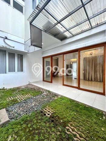 Hunian Mewah Siap Huni LT 140m2 di Tebet, Jakarta Selatan Hunian Mewah Siap Huni LT 140m2 di Tebet, Jakarta Selatan