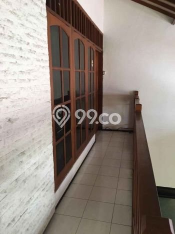 Rumah Elit Modern Tanpa Renovasi di Semolowaru Surabaya Rumah Elit Modern Tanpa Renovasi di Semolowaru Surabaya