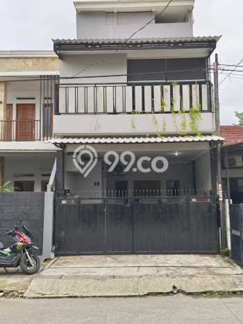 For Sale Rumah 4 Kamar Lokasi Ideal Nyaman dan Strategis di Karang Tengah For Sale Rumah 4 Kamar Lokasi Ideal Nyaman dan Strategis di Karang Tengah
