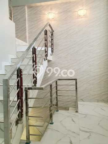 Rumah Modern 5 Kamar Terawat di Kompleks Perumahan Kelapa Gading, Jakarta Utara Rumah Modern 5 Kamar Terawat di Kompleks Perumahan Kelapa Gading, Jakarta Utara